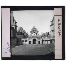 Fontainebleau et ses environs. Le Baptistère.