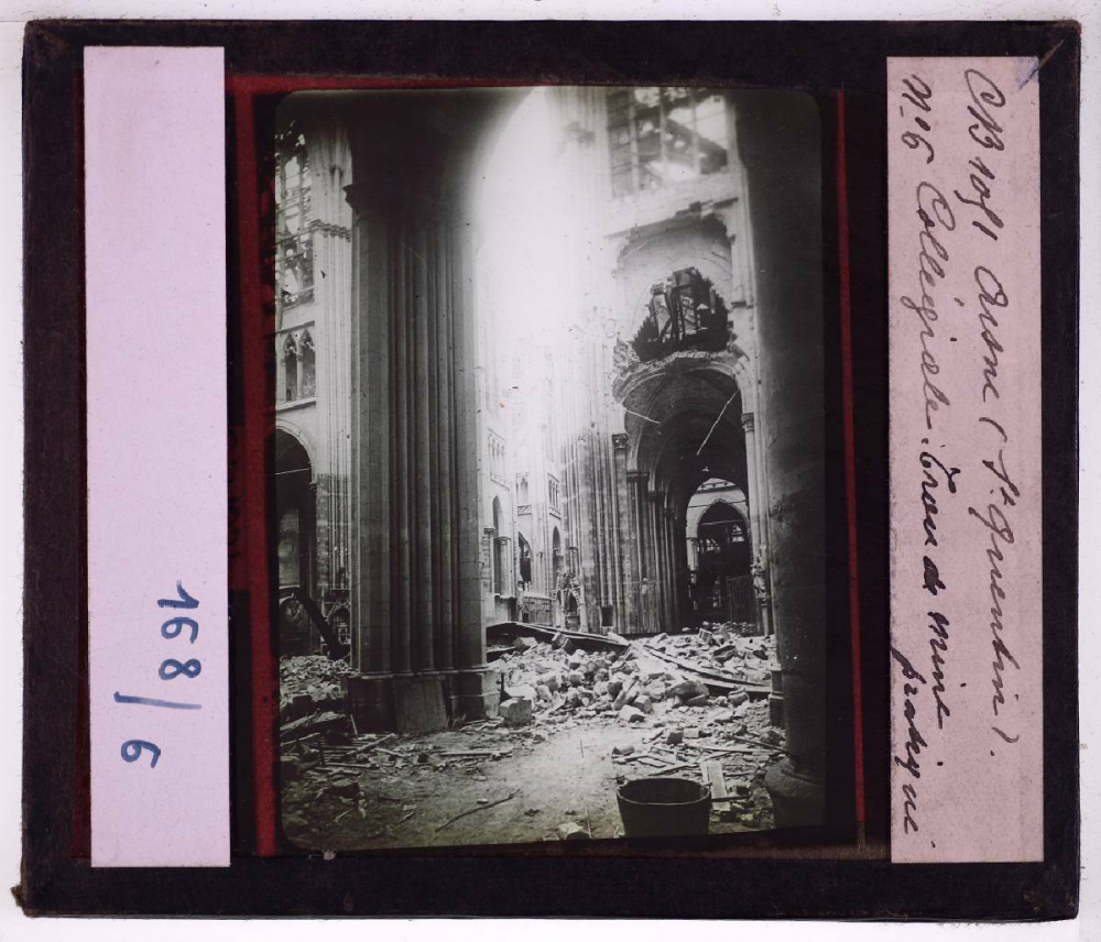 L'Aisne en 1918. St Quentin. Collégiale, trou de mine pratiqué.