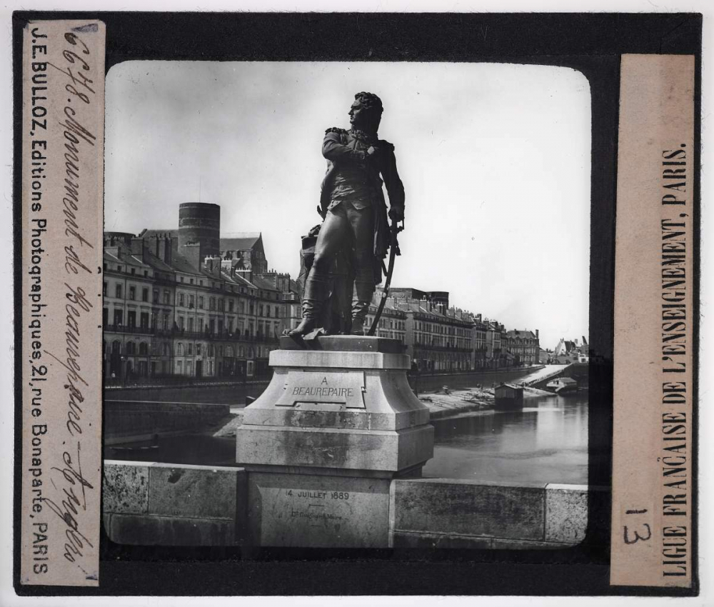 Maine - Anjou (Sarthe, Mayenne, Maine-et-Loire). Monument de Beaurepaire, Angers.