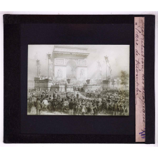 Paris sous la Seconde République (1848-1852). Distribution des drapeaux à l'arc de triomphe.