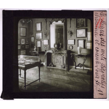 Une Visite au musée des Arts décoratifs. Cheminée et console Louis XV.