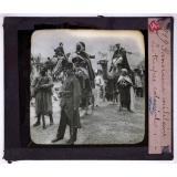La Rue des nations et la berge de la rive gauche de la Seine à l'exposition universelle de 1900. Panorama militaire. Les troupes coloniales.