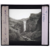 Islande. Rivière Kvernufoss.