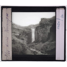 Islande. Rivière Kvernufoss.