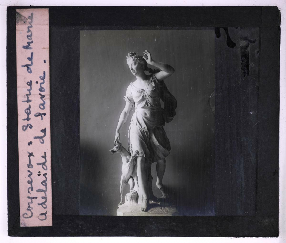 La Sculpture française du XVIIe et du XVIIIe siècle au Musée du Louvre. Coyzevox. Statue de Marie Adélaïde de Savoie.