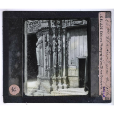 La Cathédrale de Chartres. Figures du portail.