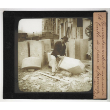 Comment on construit une maison. Taille de pierre et façonnage du lit.