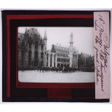 La Belgique en 1918. Bruges, les souverains sur la grand'place.