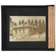 Comment on construit une maison. Façade en maçonnerie, construction des murs.