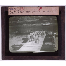 Les Travaux du génie dans un régiment de sapeurs mineurs. II. Manoeuvres de pontage. Pont par bateaux successifs.