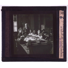 Une Visite aux Gobelins. Atelier de rentraiture. 60 ouvriers.