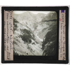 Conservation des terres en montagne et sur les pentes. Action de la forêt sur le sol et sur le régime des eaux, pâturages, prés, bois, correction des torrents. Torrent de Bragous (Hautes-Alpes). Bassin de réception dans les gypses.