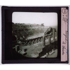 L'Afrique romaine. Timgad. Le théâtre.