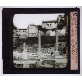 Le Forum. Le temple de Jules César.