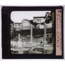 Le Forum. Le temple de Jules César.