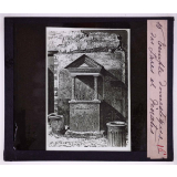 Les Dieux romains. Temple domestique des Lares et Pénates.