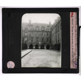 L'Architecture au XVIIe siècle en France. Maison de Victor Hugo à Paris, place des Vosges.