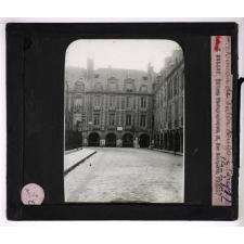 L'Architecture au XVIIe siècle en France. Maison de Victor Hugo à Paris, place des Vosges.