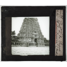 Inde. Porte (ouest) de la Pagode de Chalembrom.