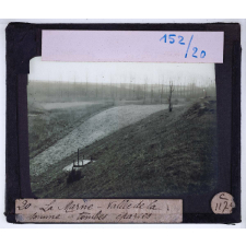 La Bataille de la Marne. Le théâtre des combats de 1915. Vallée de la Somme. Tombes éparses.