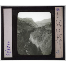 L'Ile de la Réunion : géographie physique, politique et économique. Pont de la Savane, route de Salazie.