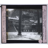 Les Grands temples de l'Extrême-Orient. Nikko. Temple-mausolée d'Ieyasu. L'entrée. Vue prise dans la seconde cour.