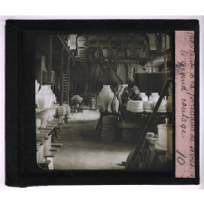La Fabrication de la porcelaine à la Manufacture Nationale de Sèvres. Le grand coulage.