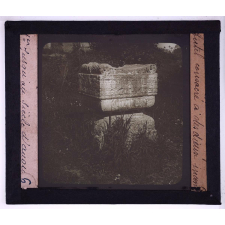 Les Ruines de la Rome antique jusqu'au siècle d'Auguste. Autel consacré à des dieux inconnus.
