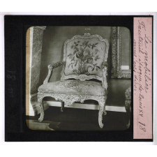 Le Mobilier en France du Moyen-Age au XIXè siècle. Fauteuil, époque de Louis XV. Mus. arts décor.