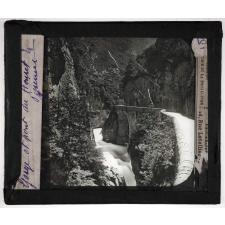 Pyrénées. Gorge et pont du Houret.