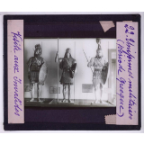 Visite aux Invalides. Uniformes militaires (Période grecque).