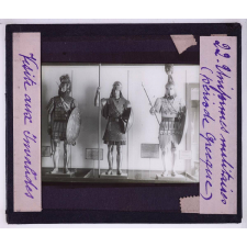 Visite aux Invalides. Uniformes militaires (Période grecque).