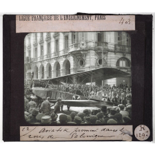 Salonique. Aviatik promené dans les rues de Salonique.