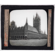 Belgique, Hollande. Ypres. Les Halles.