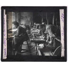 L'Auvergne (1re série.) Puy-de-Dôme. Thiers. Atelier de coutellerie.