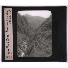 Eaux de ruissellement. Gorges du Cians. Erosions dans les schistes.