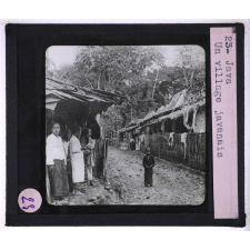 Les Différents types d'habitations. Java. Un village javanais.