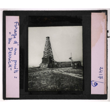 Le Pétrole. Forage d'un puits : un derrick.