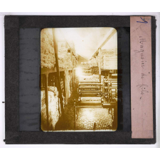 Le Tissage (premiers éléments). Magasin de fils.