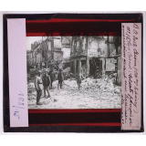 L'Aisne en 1918. Chau Thierry. Rue Carnot. Soldats français et américains devant une barricade allemande.