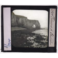 Nord-Ouest. Falaises d'Etretat.