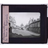 Le Palais de Fontainebleau. La Cour du baptistère.