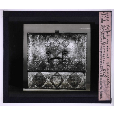 Galerie d'Apollon. Coffret en émail champlevé. Travail limousin XIV.