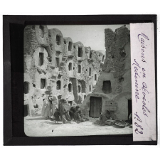 Algérie, Tunisie, Maroc. Maisons en alvéoles. Médénine.