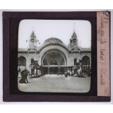 Champ de Mars expo 1900. Palais des fils, tissus et vêtements.