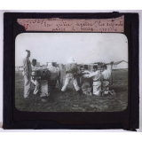 Canons et artillerie de campagne. La pièce assise, les servants assis à leurs postes.