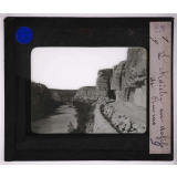 Roches et terrains. L'Ardèche au défilé de Ruoms.