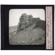 Roumanie. Escarpement de 100 mètres de haut au sommet de Boucegiou (2500 m).