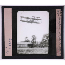 Les Progrès récents de la navigation aérienne - Ballons dirigeables. - Aviation. Aéroplane Wright en plein vol.