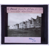 Arras et les champs de bataille de l'Artois. Le théâtre des combats de 1915. Arras Grande place quelques maisons éventrées.